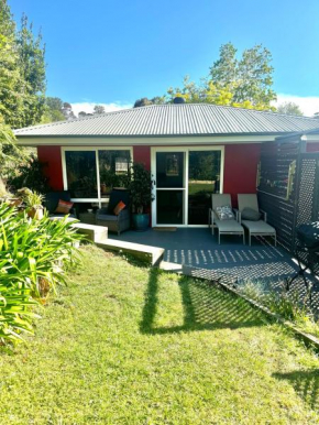 Milton Village Retreat - secluded comfort